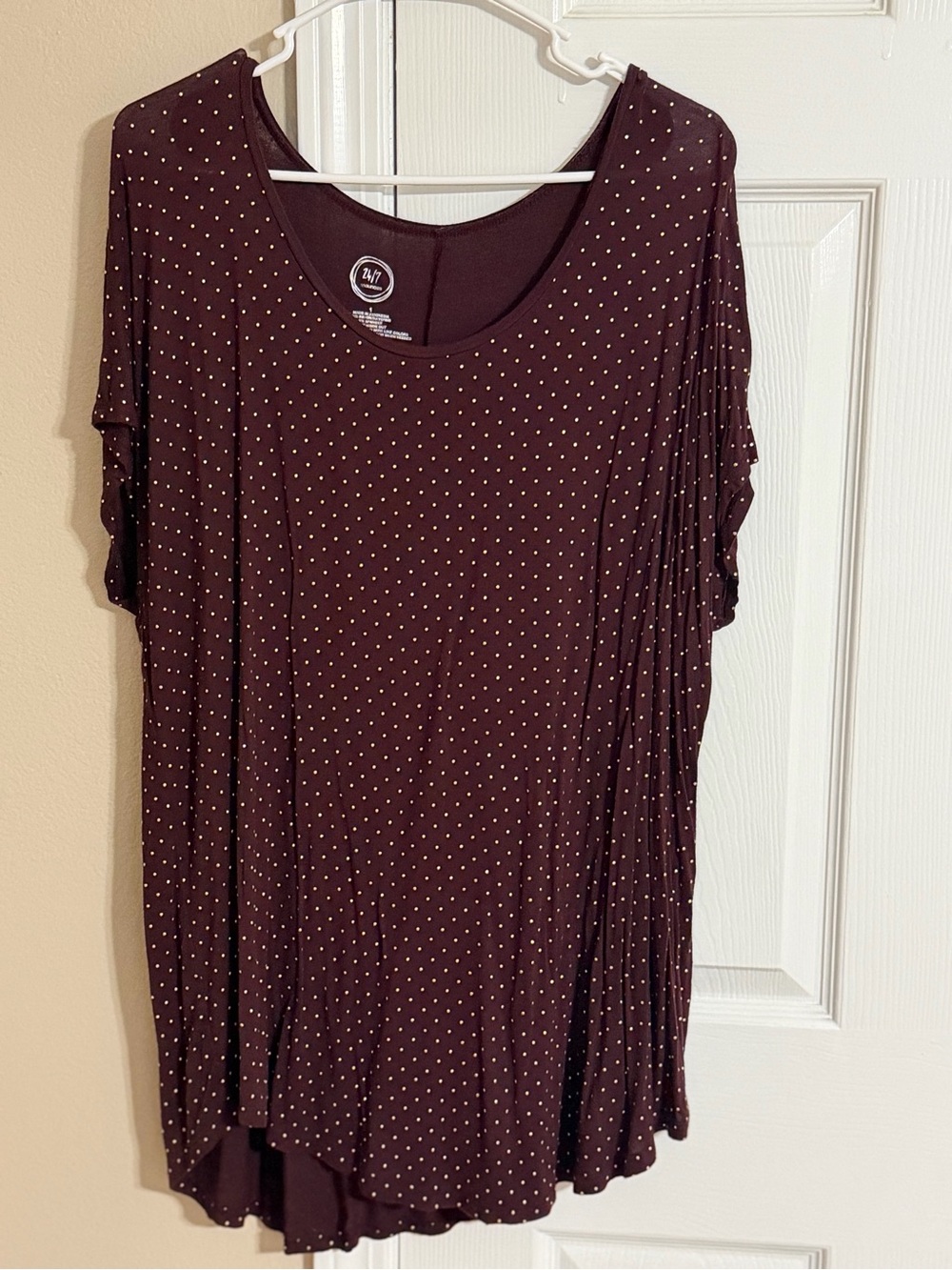 Maurices Women's Burgundy Short Sleeve Polka Dot Top